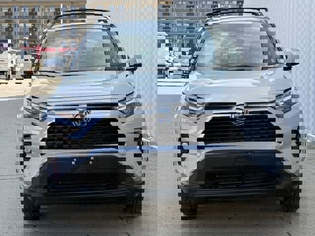 Used 2022 Toyota RAV4 XLE Premium image 8