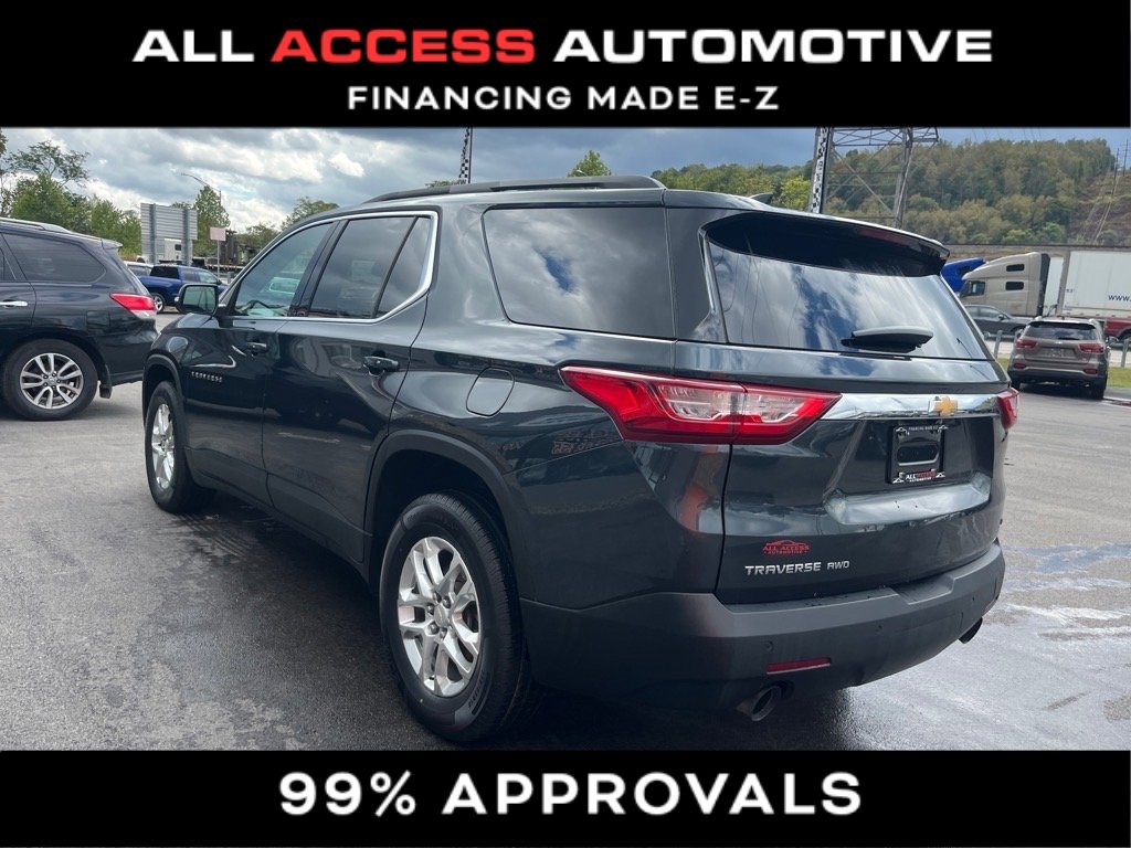 Used 2021 Chevrolet Traverse LT image 3