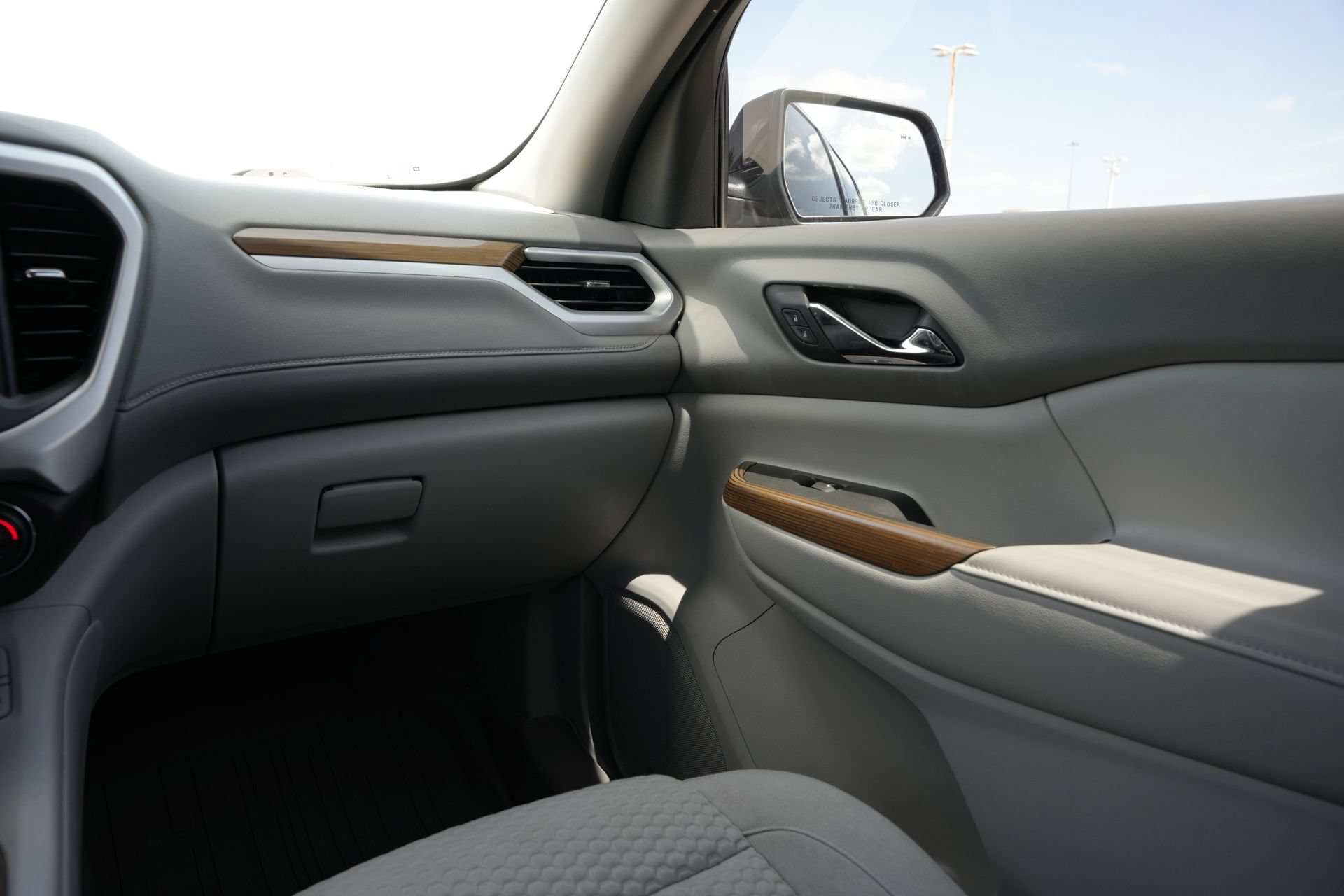 Used 2018 GMC Acadia SLE w/ Driver Alert Package I FWD image 9