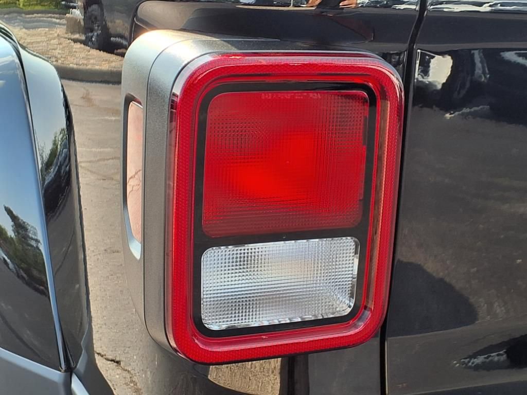 New 2025 Jeep Gladiator Sport image 25