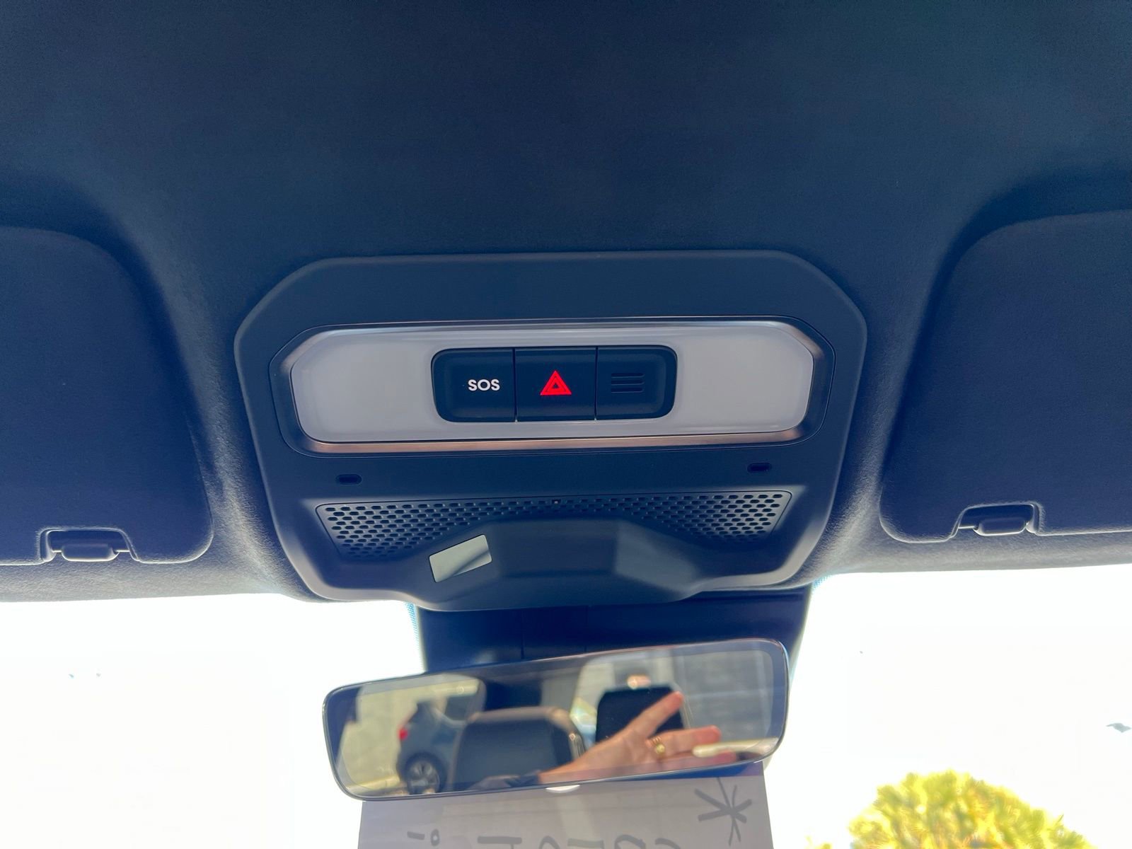 Used 2022 Rivian R1T Adventure image 30