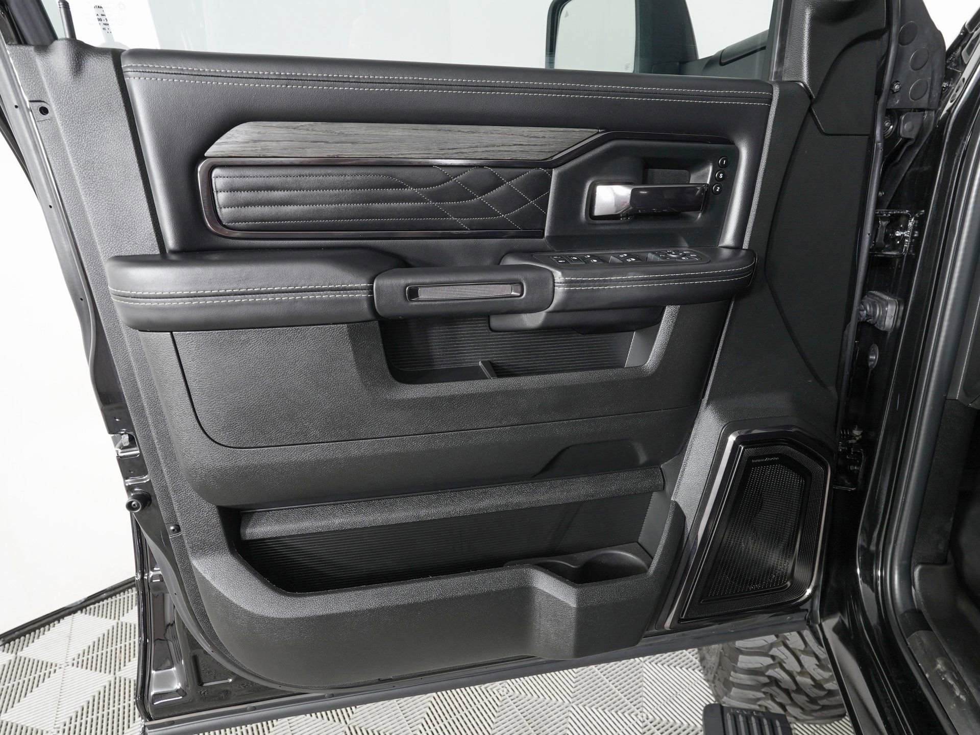 Used 2025 RAM 3500 Limited image 14