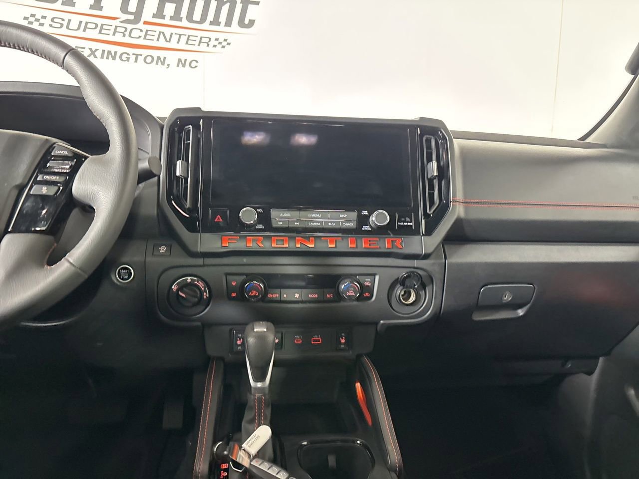 Used 2025 Nissan Frontier PRO-4X w/ Pro Convenience Package image 21