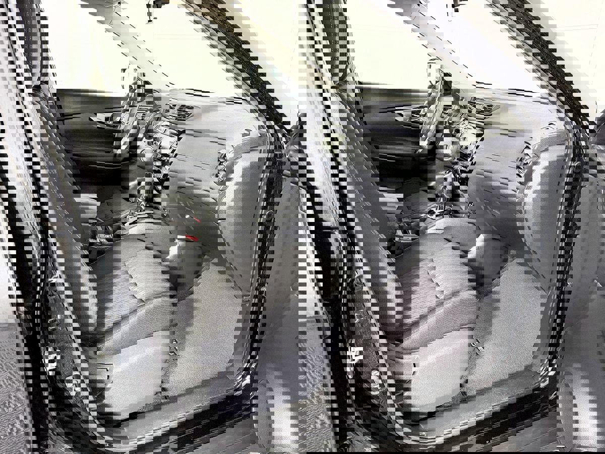 Used 2018 Nissan Rogue SV image 40