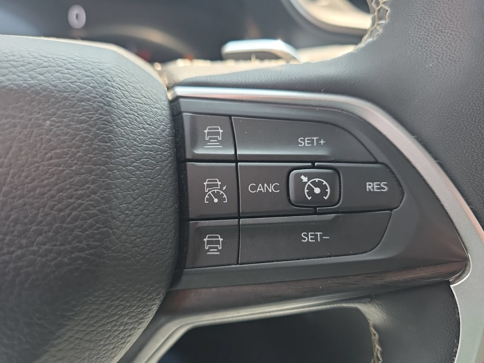 Used 2023 Jeep Grand Cherokee L Limited w/ Luxury Tech Group II AWD/4WD image 20