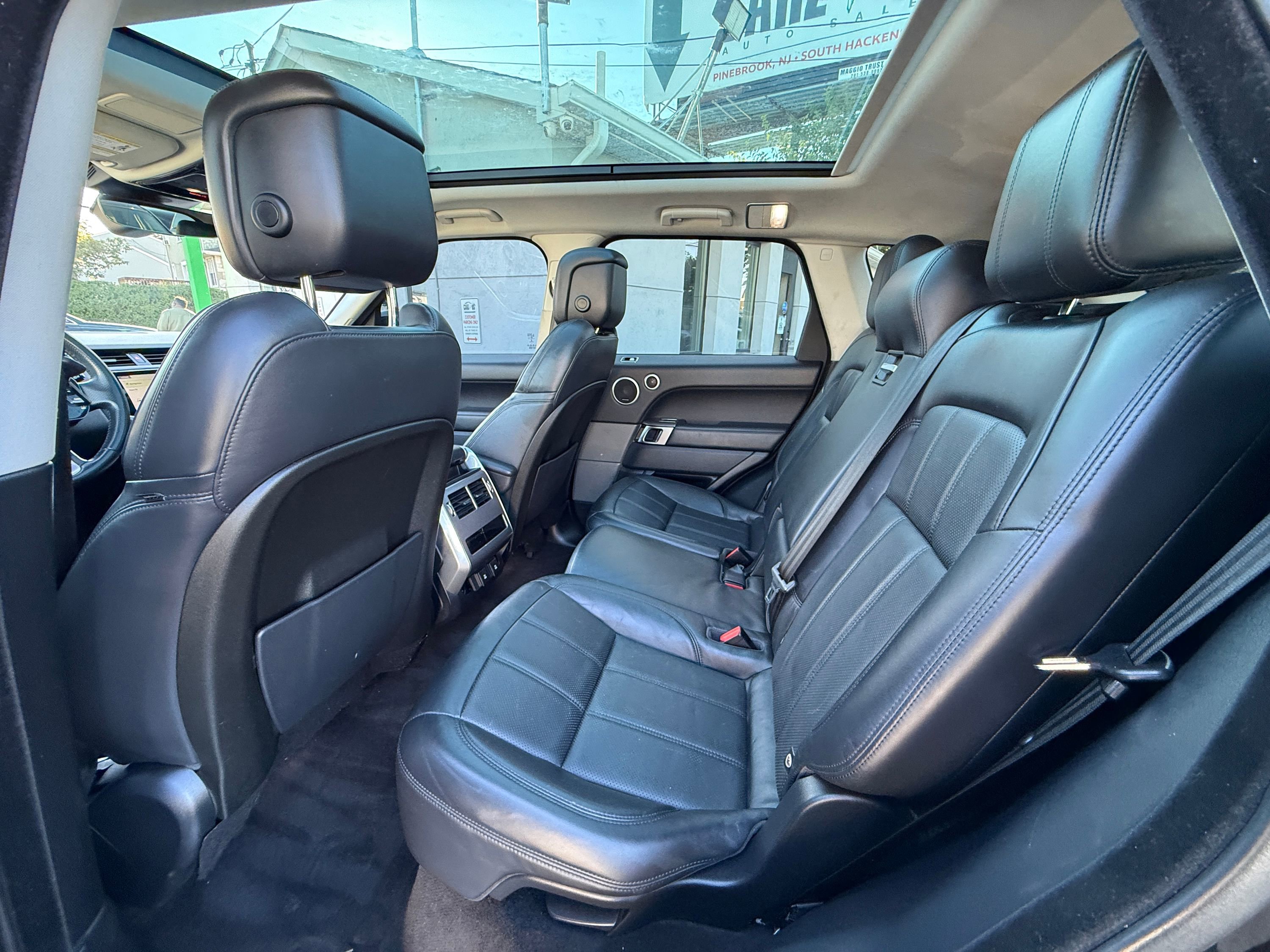 Used 2020 Land Rover Range Rover Sport HSE image 25