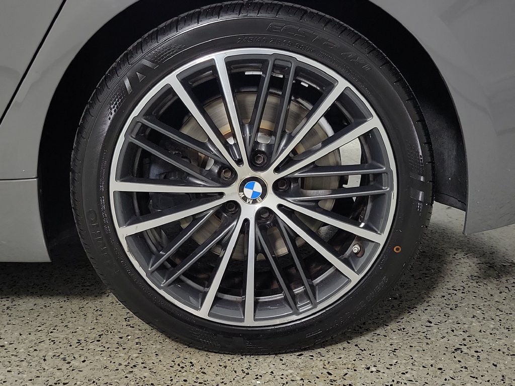 Used 2021 BMW 540i w/ Premium Package RWD image 9