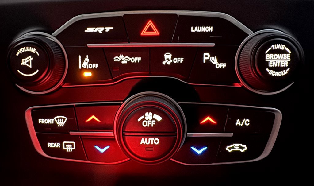 Used 2015 Dodge Charger SRT w/ Harman/Kardon Audio Group RWD image 25