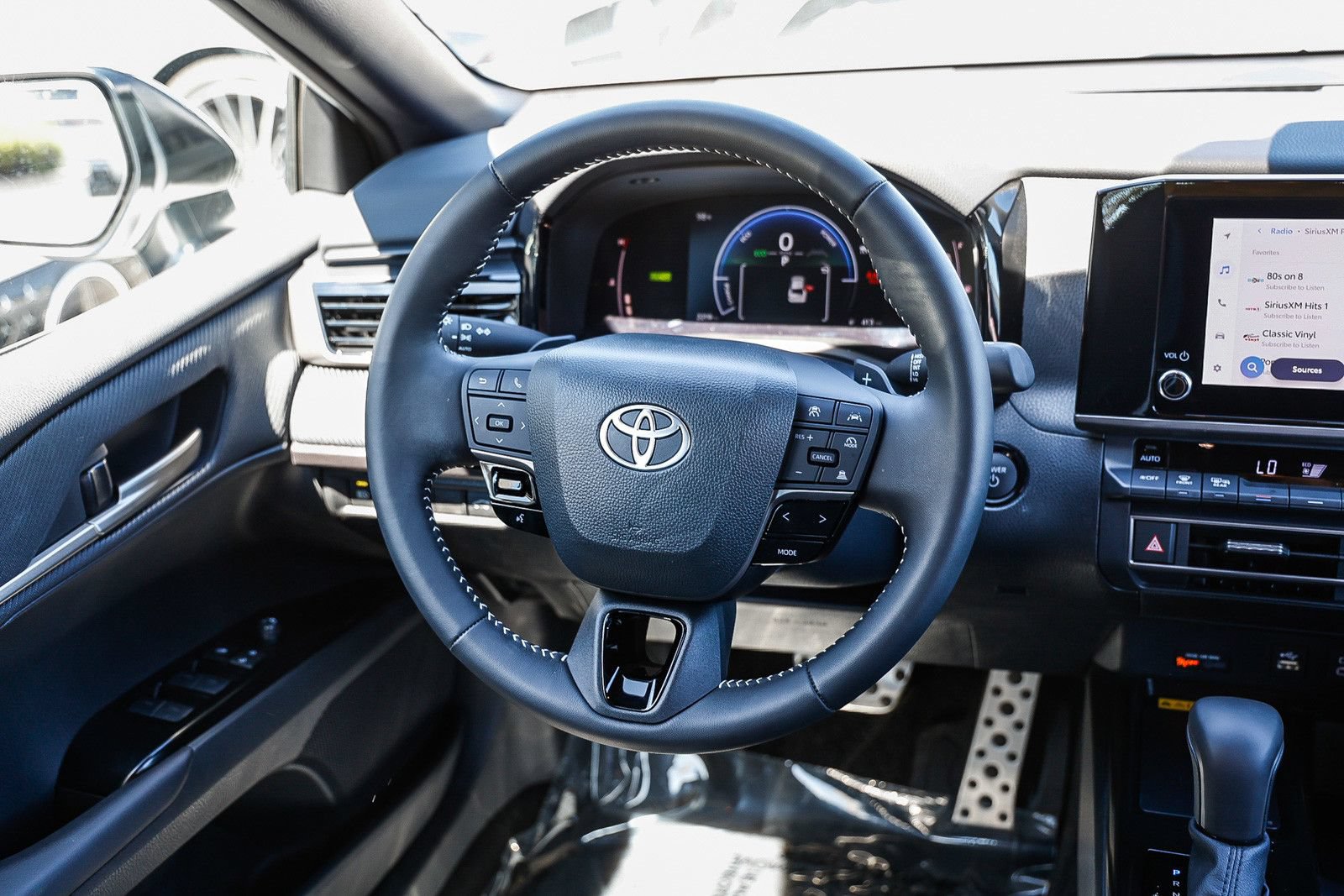 Used 2026 Toyota Camry Hybrid FWD image 13