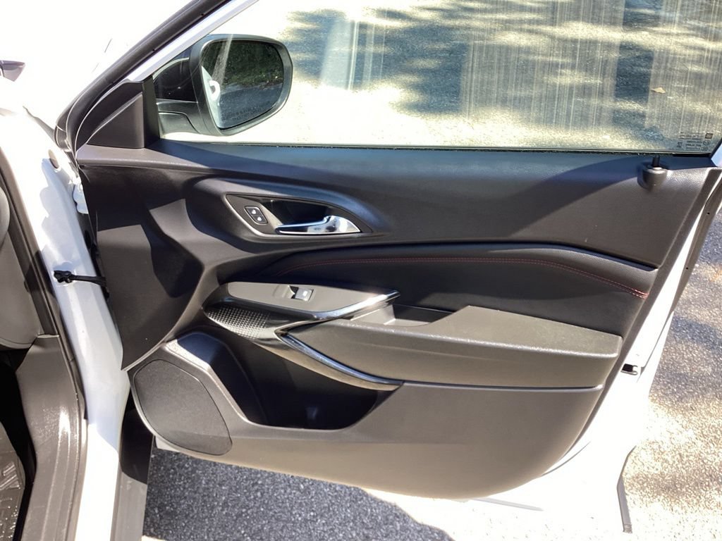 Used 2026 Chevrolet Trax RS FWD image 27