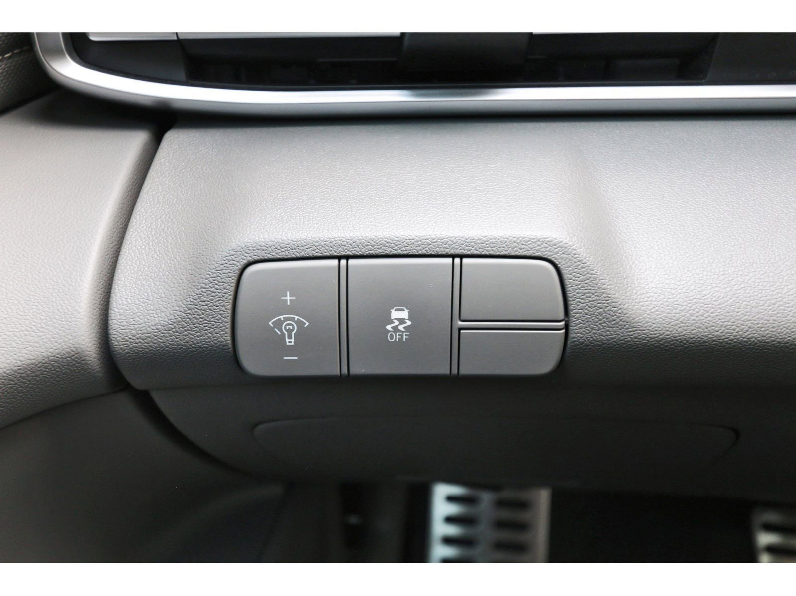 Certified 2025 Hyundai Elantra Sport FWD image 21