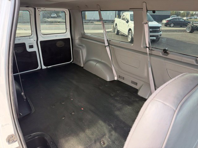 Used 1998 Ford E-150 and Econoline 150 Club Wagon RWD image 10