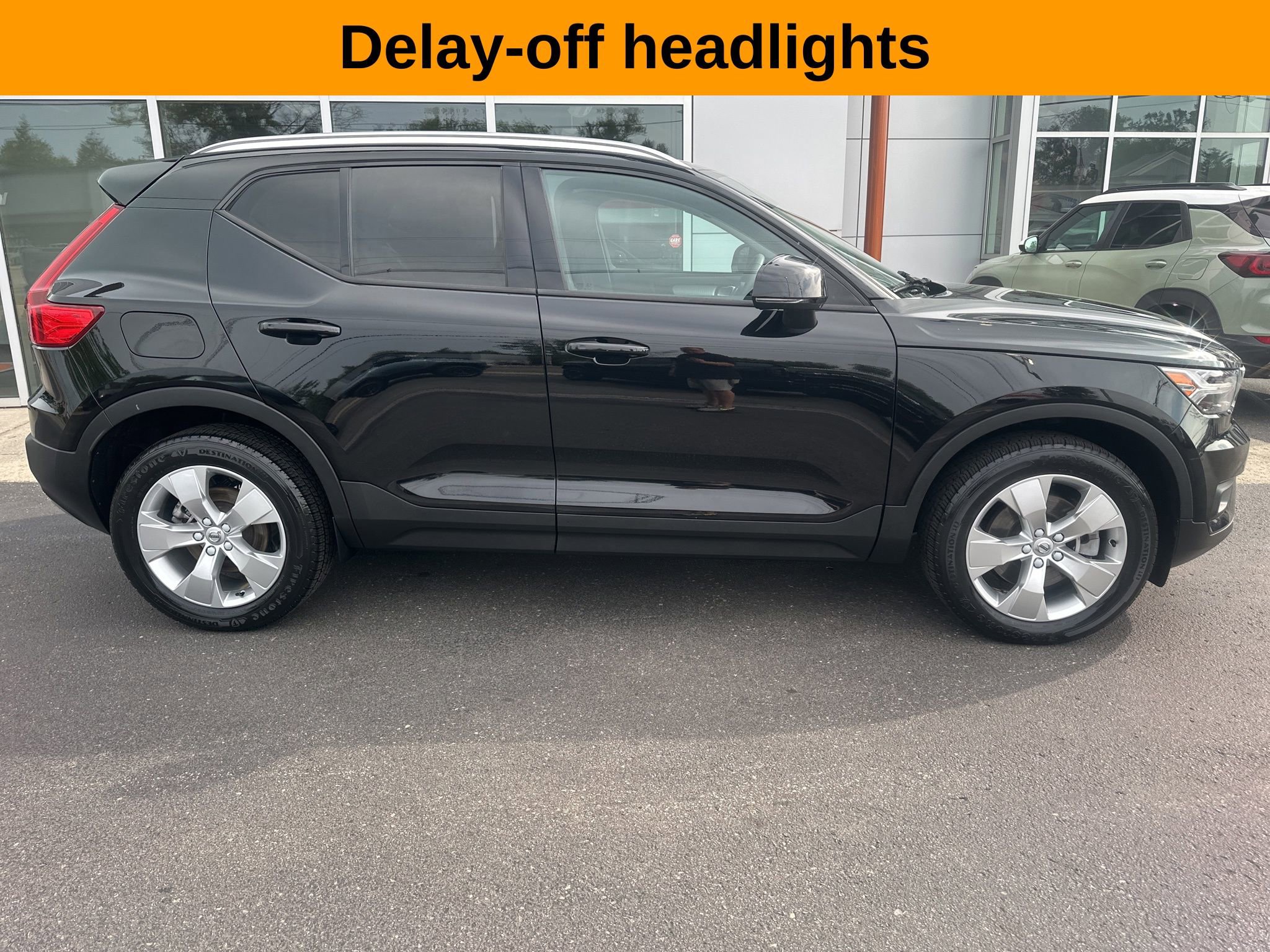 Used 2022 Volvo XC40 T5 Momentum AWD/4WD image 2