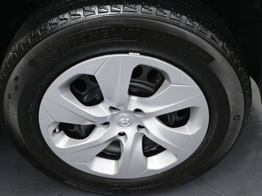 Used 2024 Toyota RAV4 LE image 15