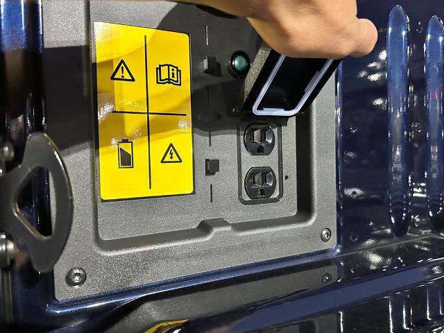 New 2025 Ford F150 Lightning XLT image 23