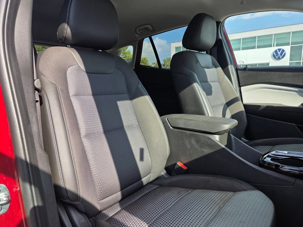 Used 2025 Chevrolet Trax LT w/ LT Convenience Package FWD image 26