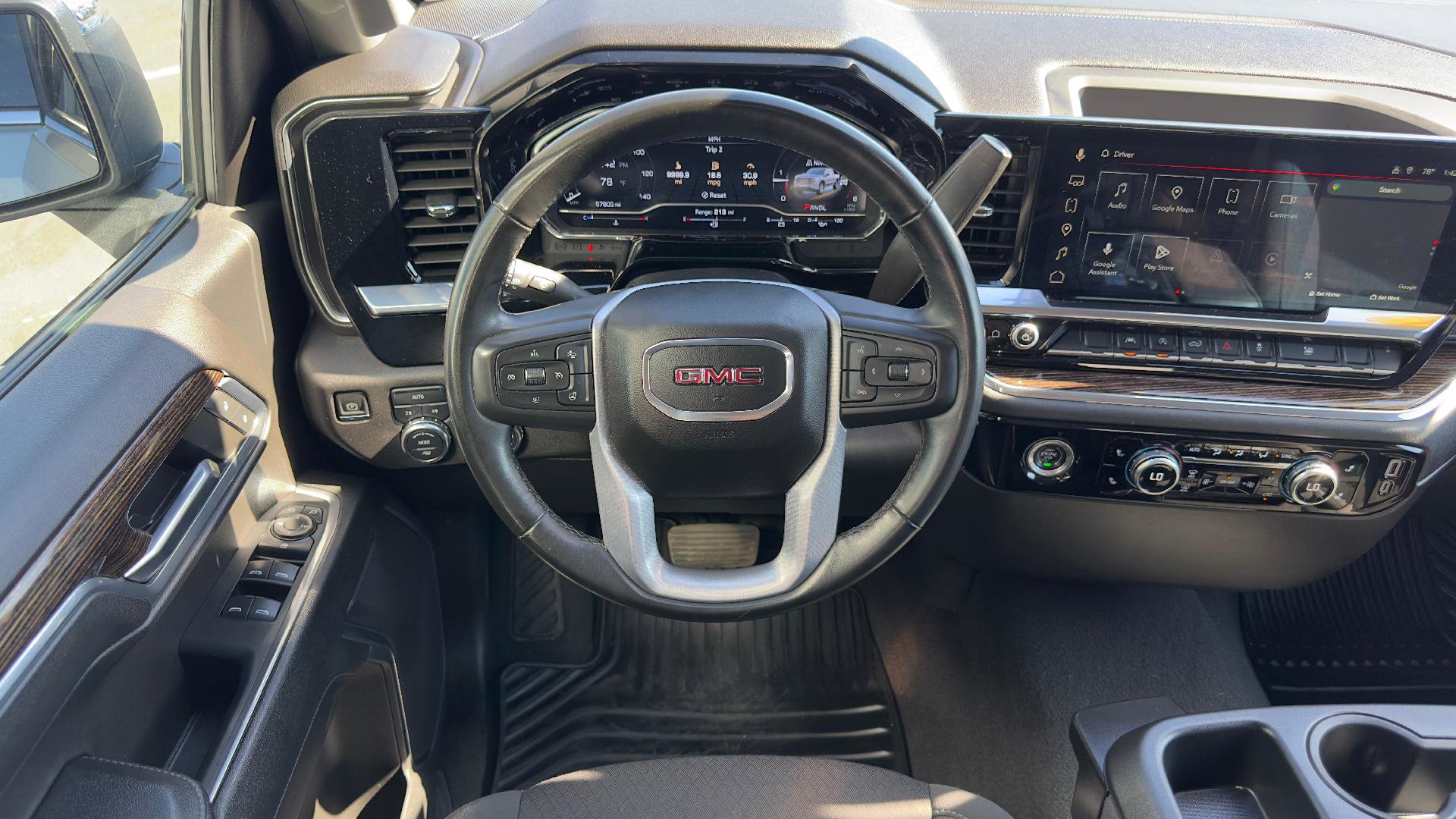 Used 2024 GMC Sierra 1500 SLE image 9