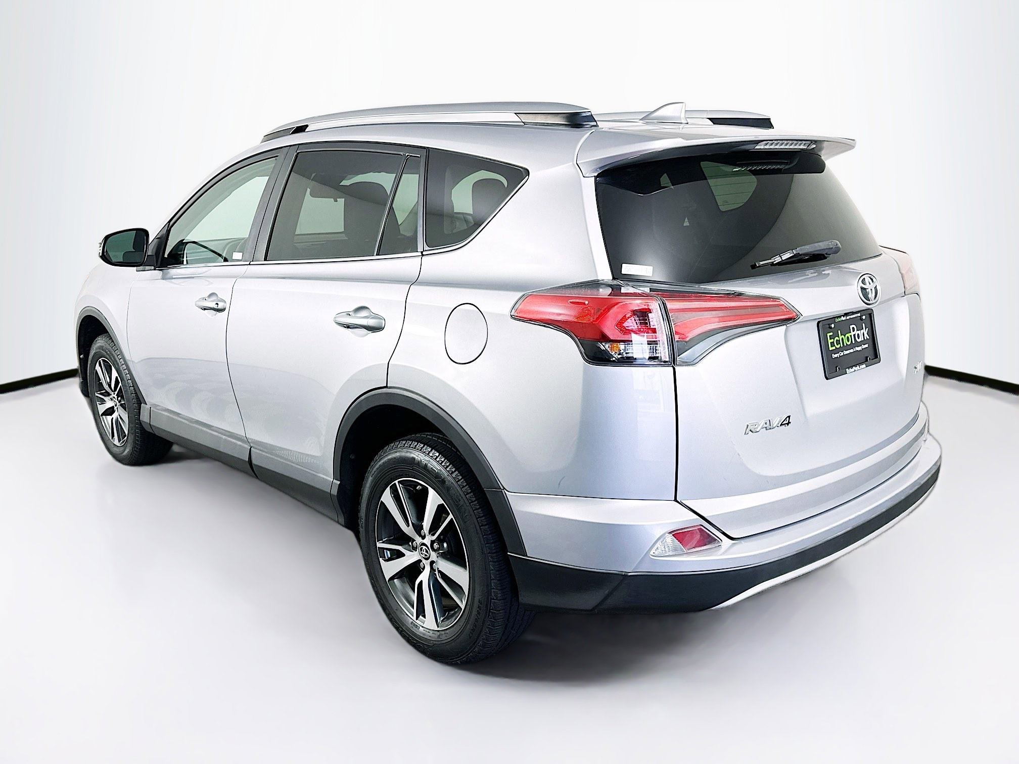 Used 2018 Toyota RAV4 XLE image 5