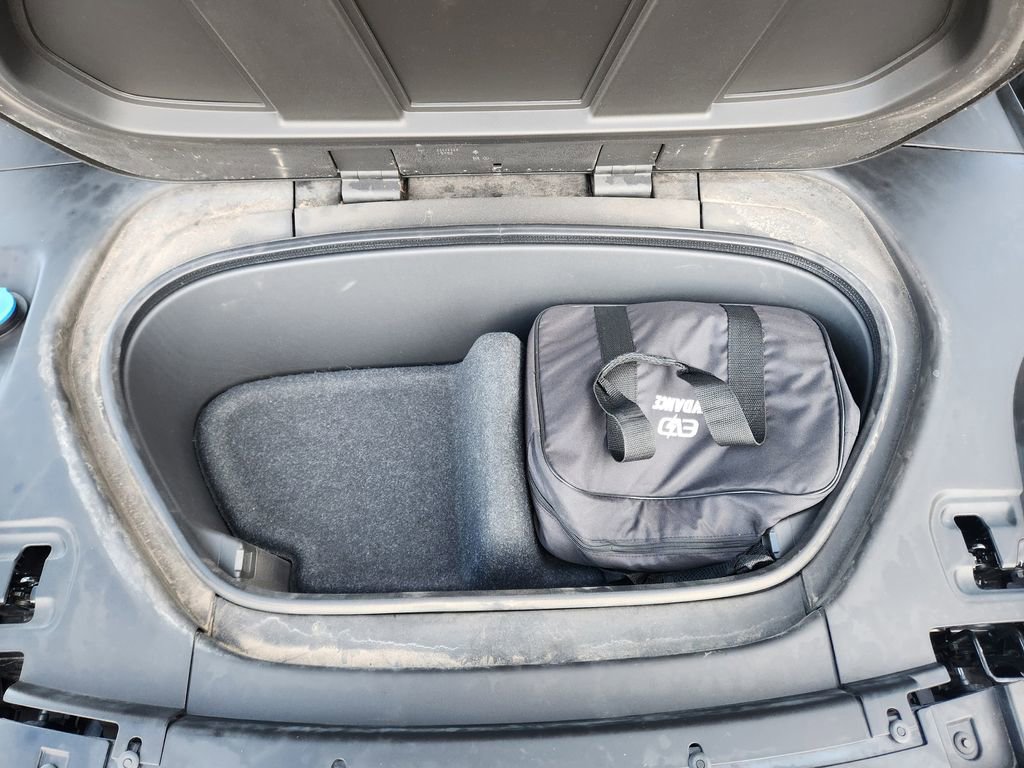 Used 2022 Volvo XC40 P8 Recharge Plus image 18