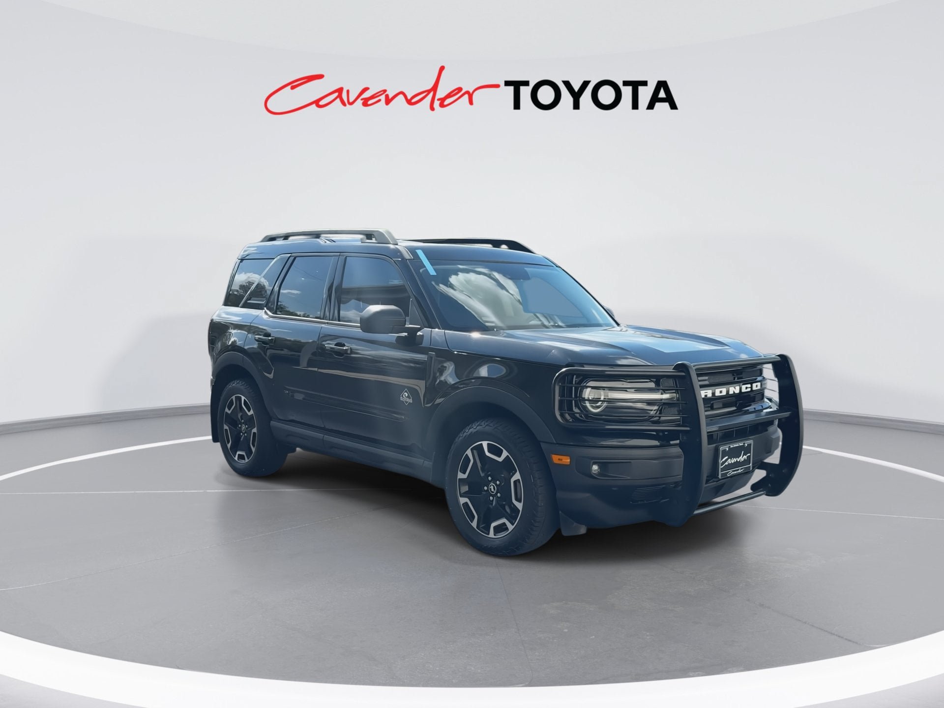 Used 2023 Ford Bronco Sport Outer Banks w/ Tech Package AWD/4WD image 2