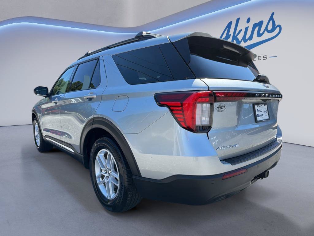 Used 2025 Ford Explorer Active RWD image 5