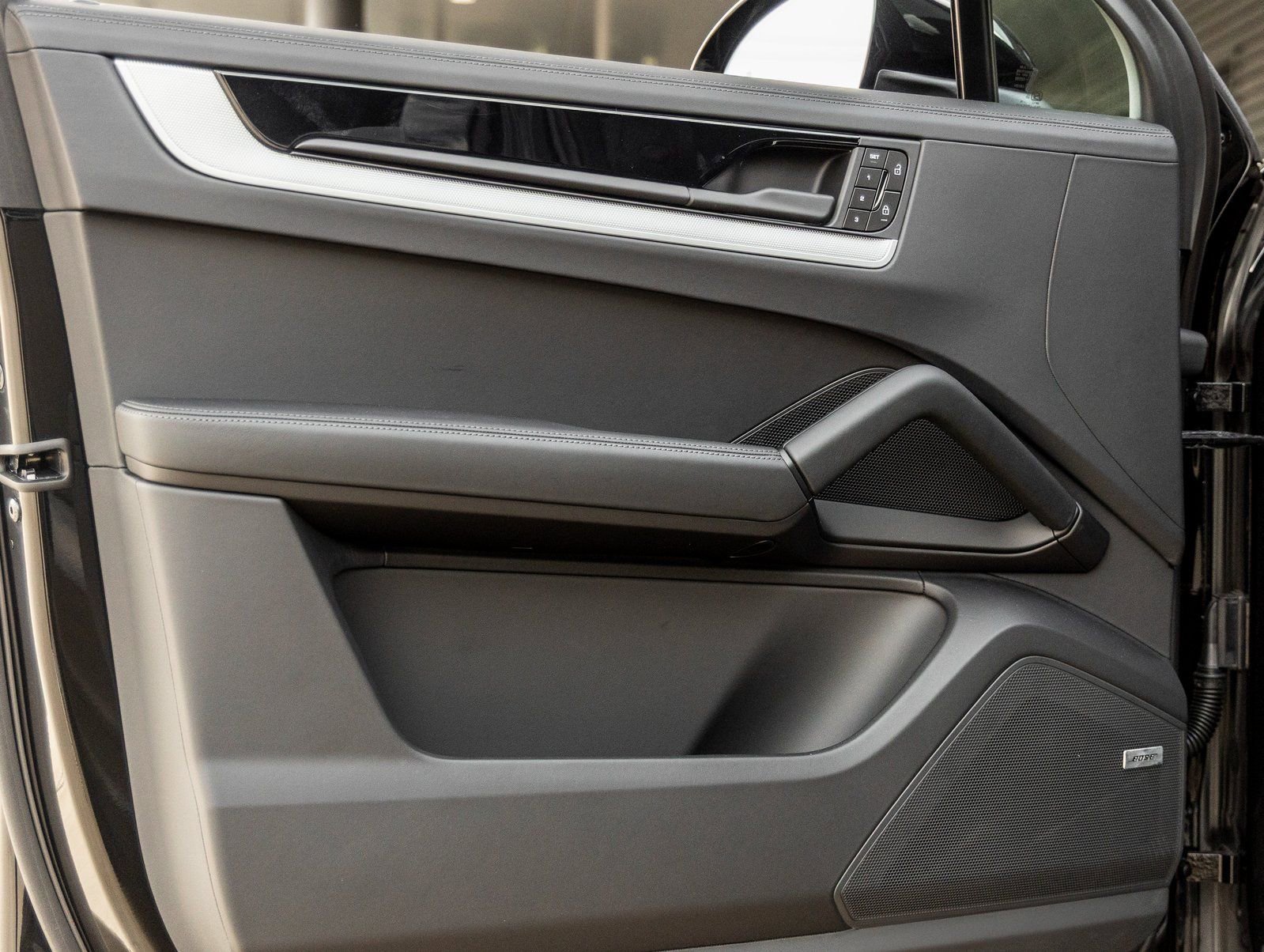 Used 2026 Porsche Cayenne Coupe image 19