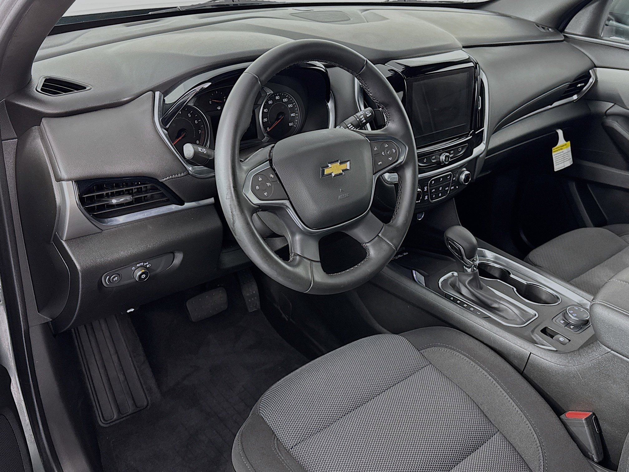 Used 2023 Chevrolet Traverse LT image 9