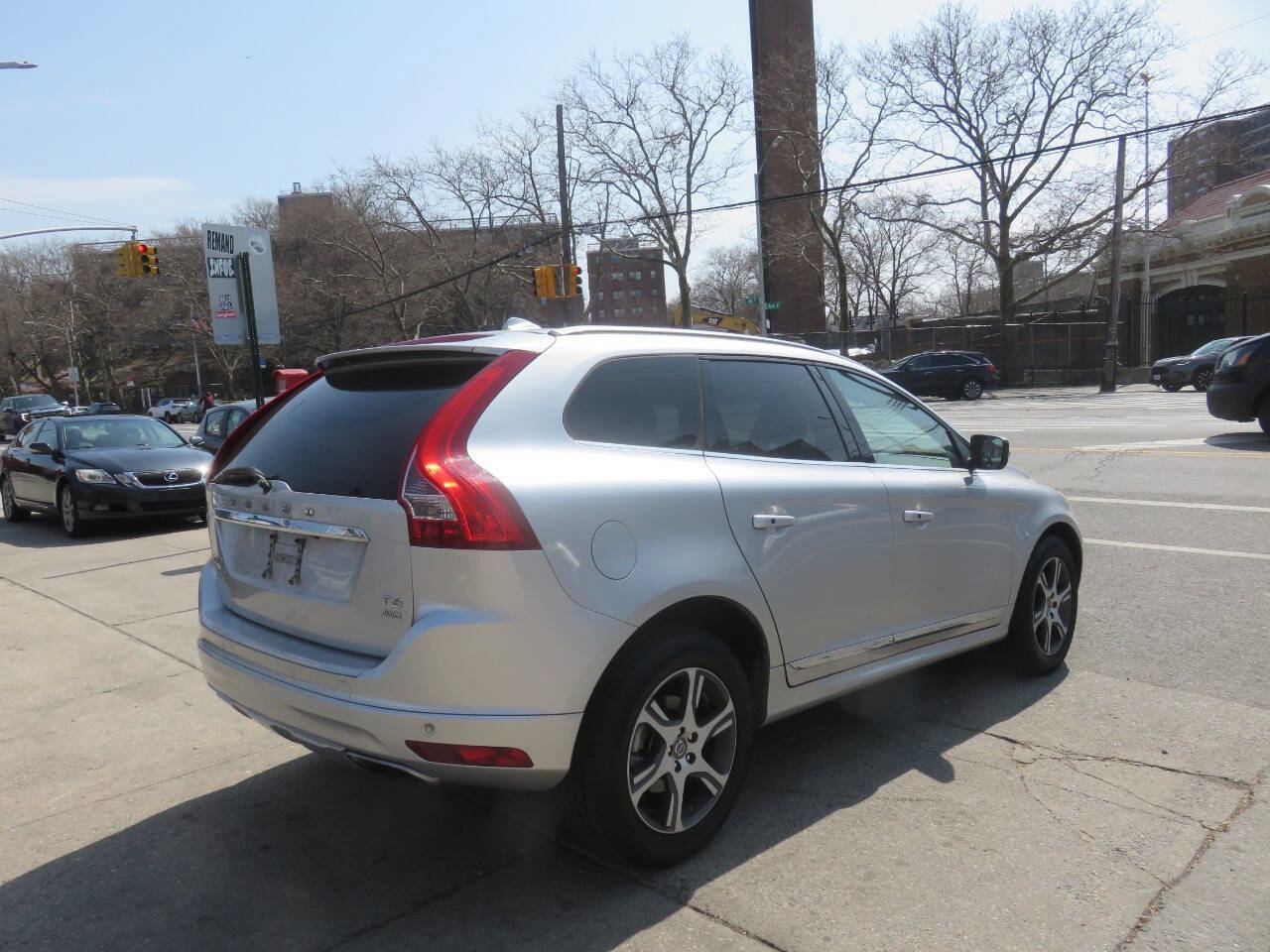 Used 2015 Volvo XC60 T6 Premier Plus image 4