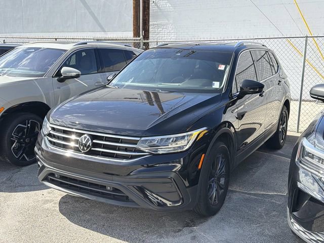 Used 2023 Volkswagen Tiguan SE image 3