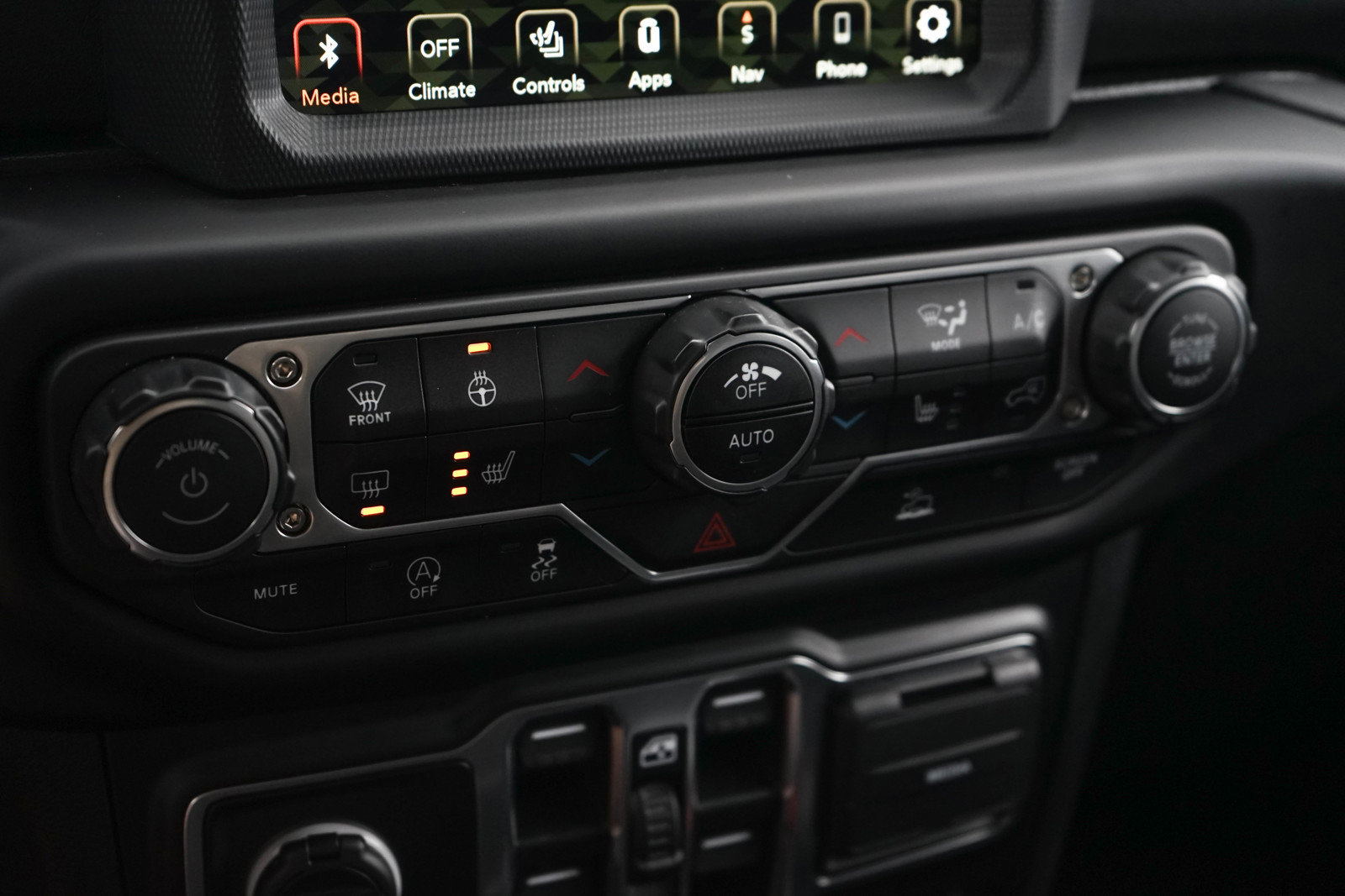 Used 2022 Jeep Wrangler Unlimited Sahara w/ Cold Weather Group image 15