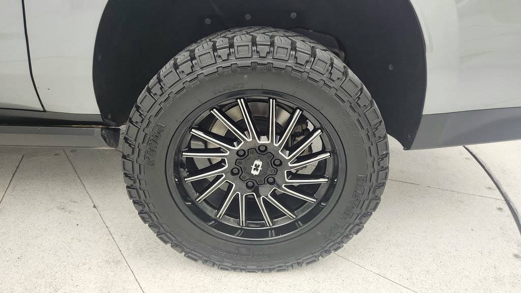 Used 2023 Chevrolet Suburban Premier image 30