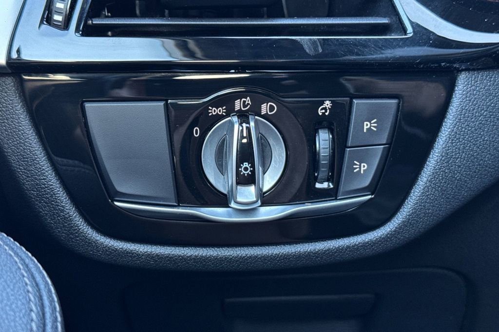 Used 2021 BMW 530i w/ Convenience Package image 30