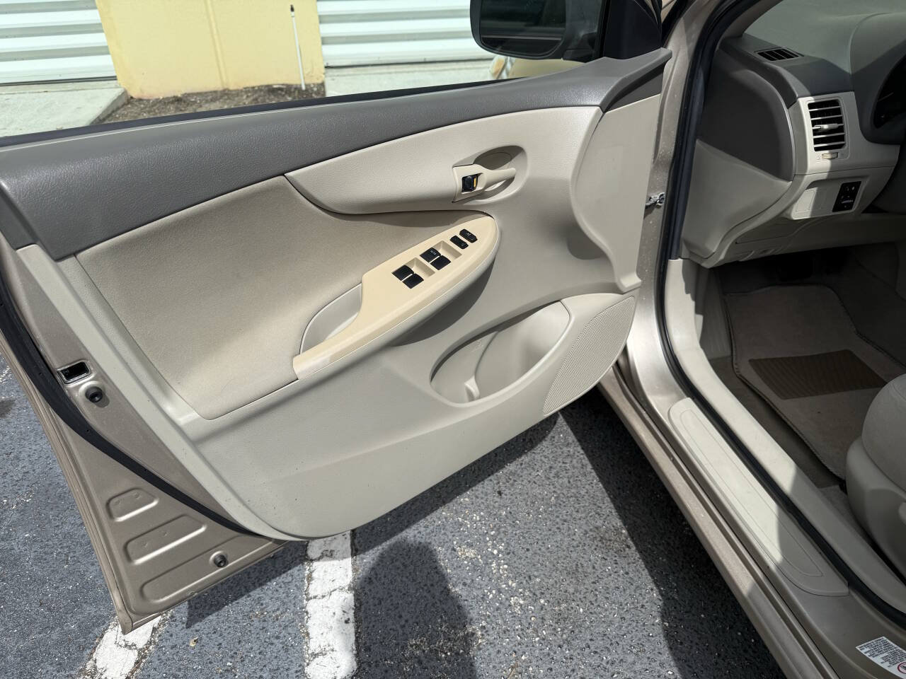 Used 2009 Toyota Corolla LE FWD image 11