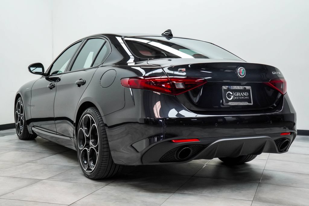 Used 2022 Alfa Romeo Giulia Veloce RWD image 9