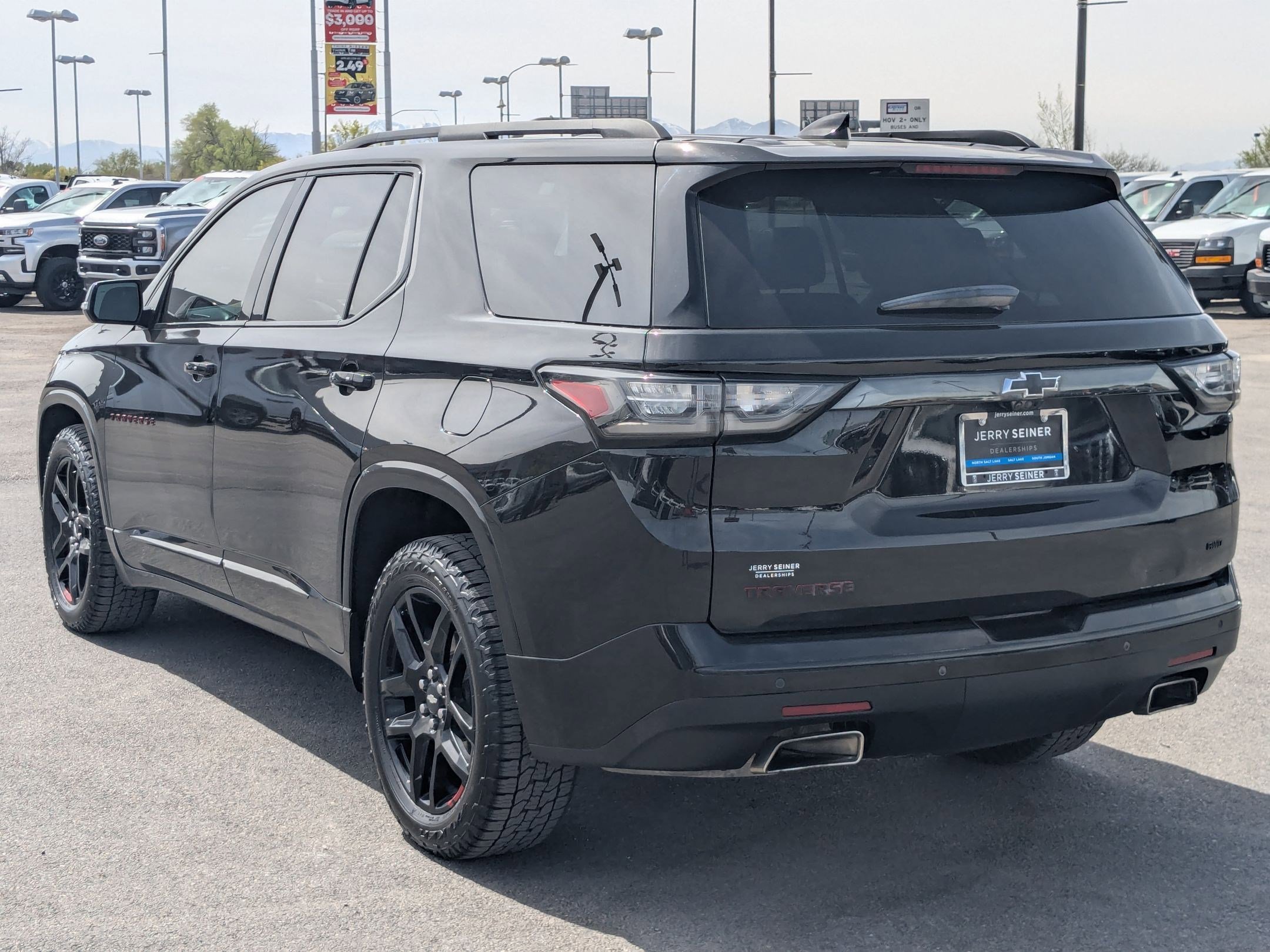 Used 2020 Chevrolet Traverse Premier w/ Redline Edition image 3