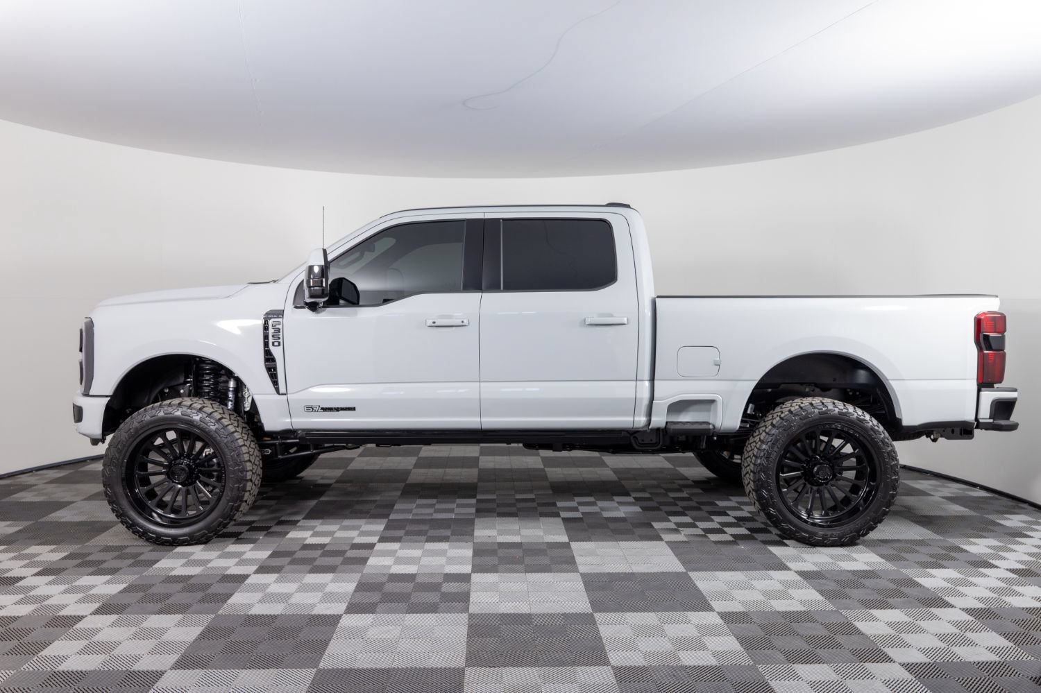 Used 2026 Ford F350 Platinum AWD/4WD image 3