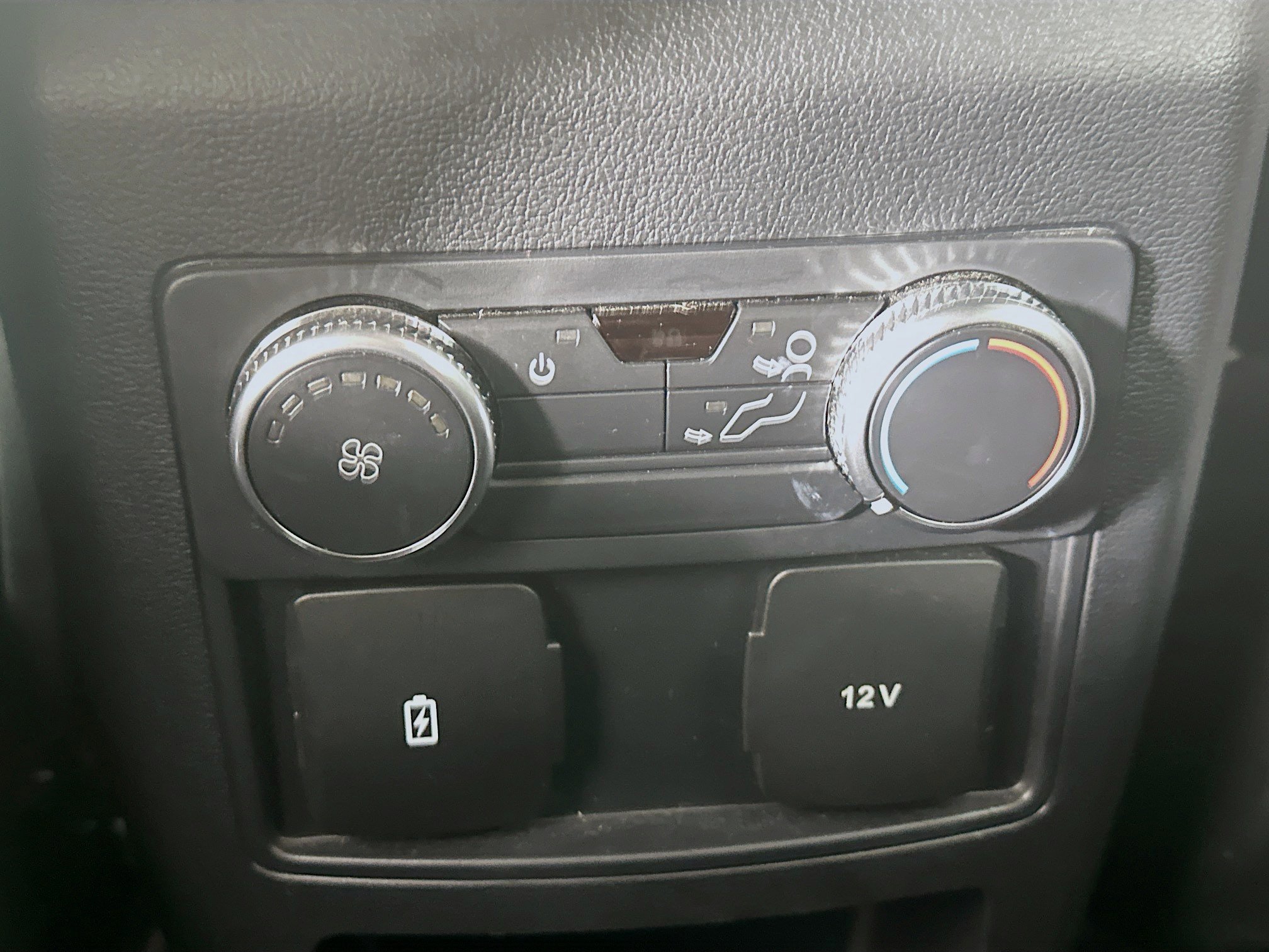 Used 2020 Ford Explorer XLT image 27