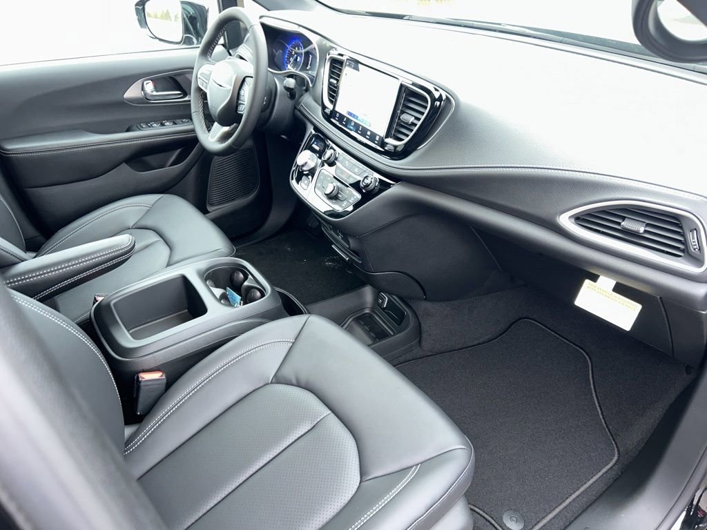 New 2026 Chrysler Pacifica Select image 24