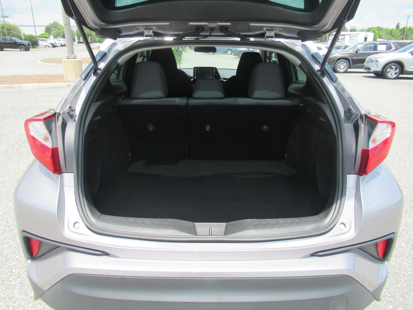 Used 2020 Toyota C-HR LE FWD image 33