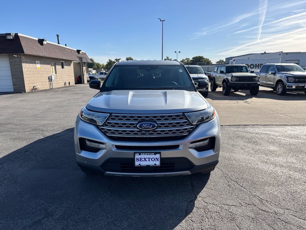 Certified 2022 Ford Explorer Limited AWD/4WD image 2