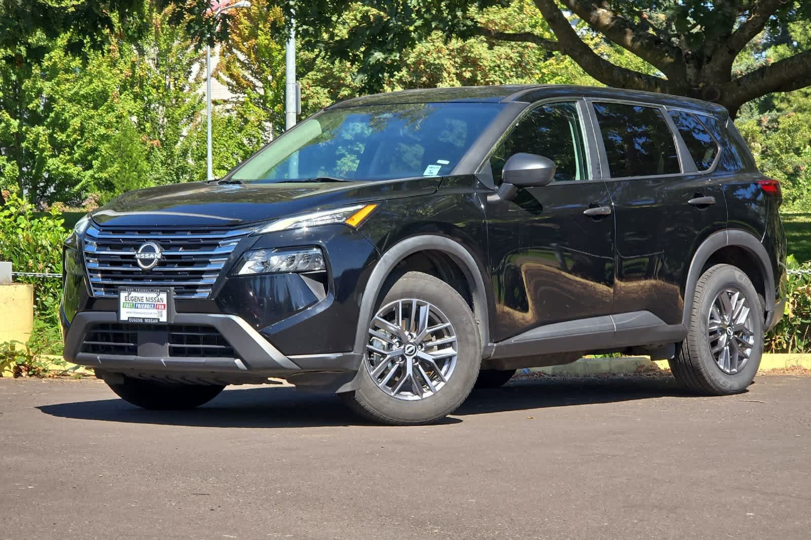 Used 2024 Nissan Rogue S AWD/4WD image 1