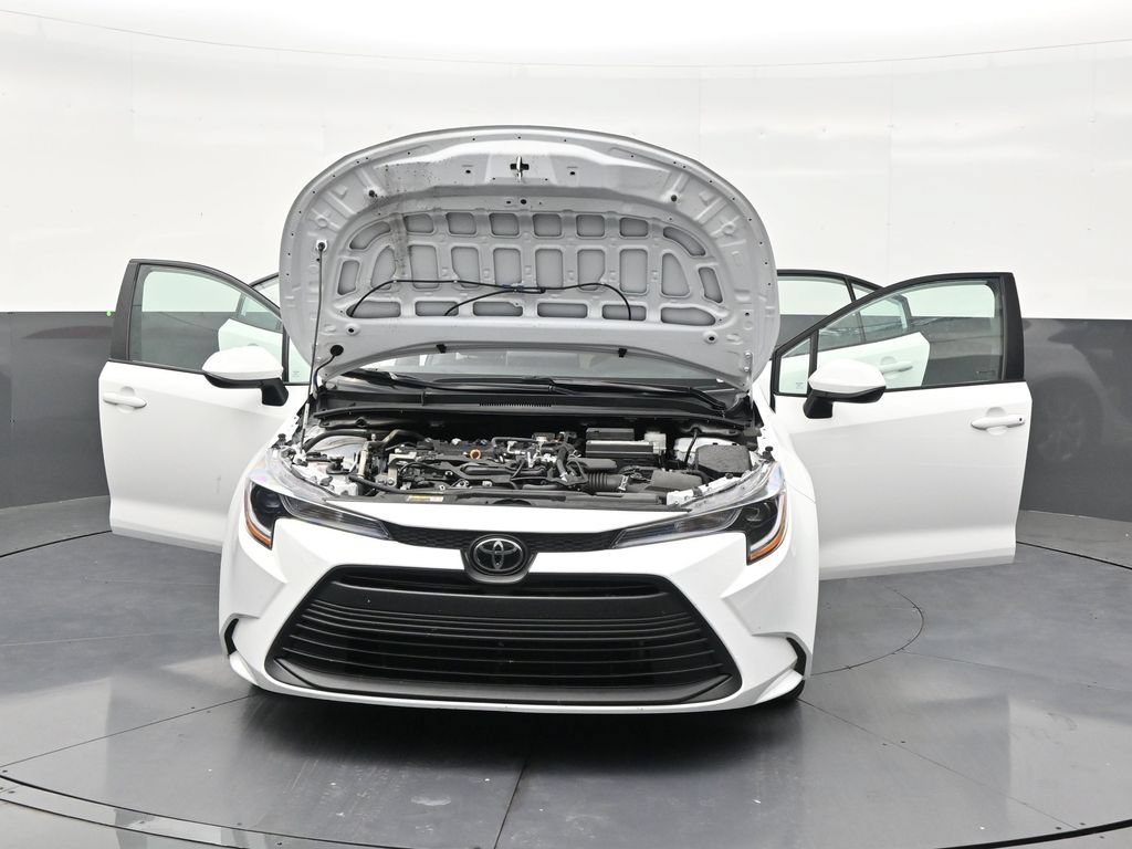 Used 2025 Toyota Corolla LE FWD image 33