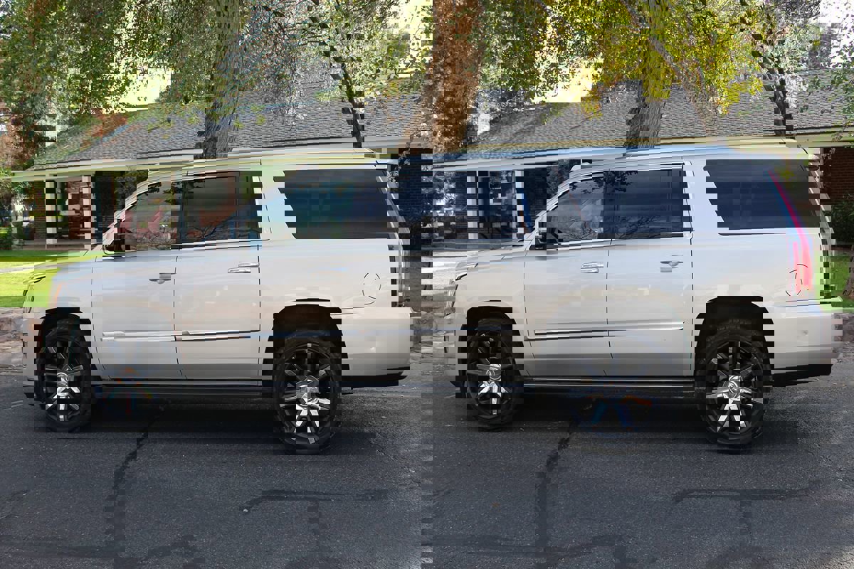 Used 2015 Cadillac Escalade ESV Premium image 64