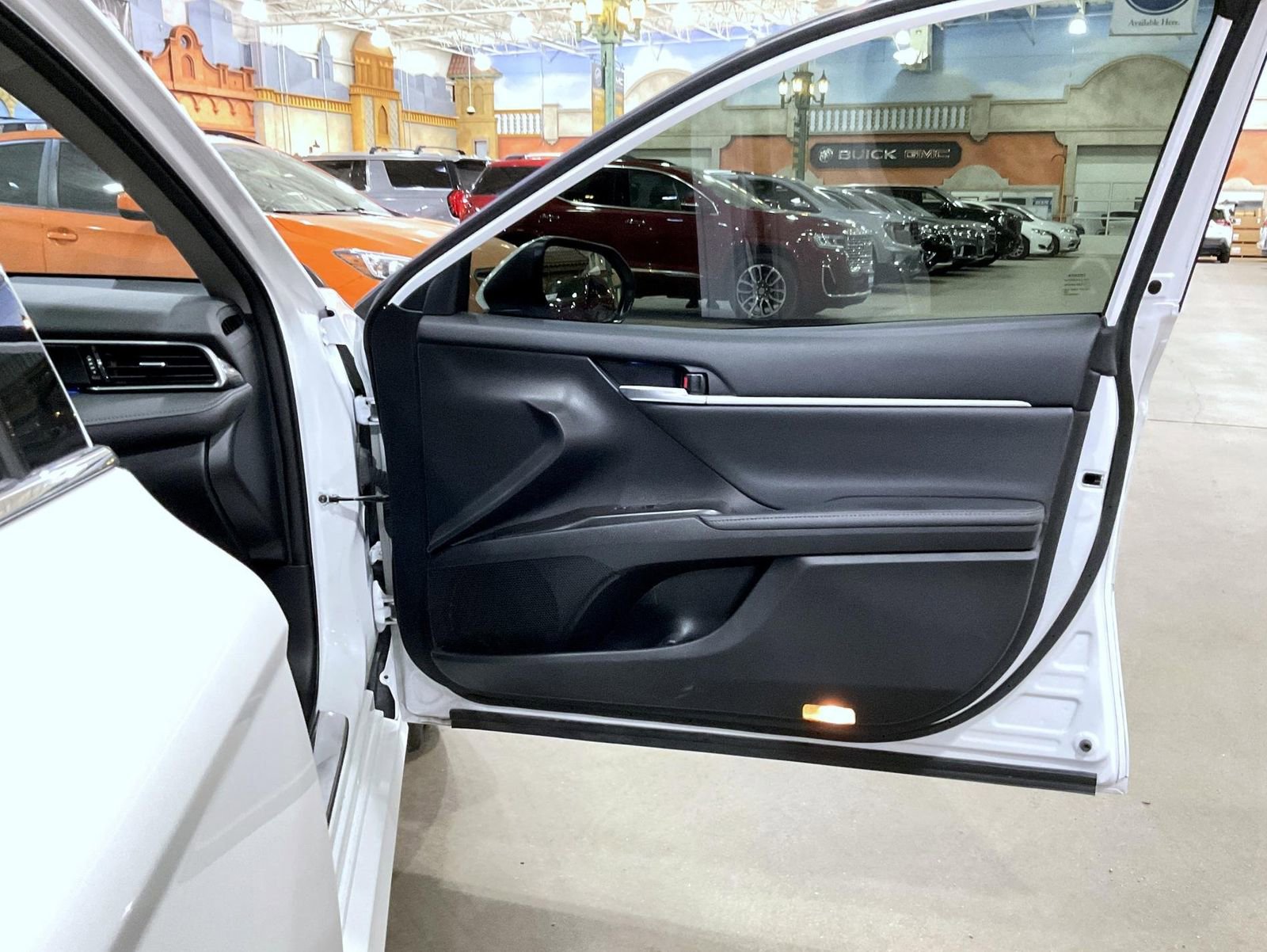 Used 2023 Toyota Camry XLE w/ Navigation Package image 16