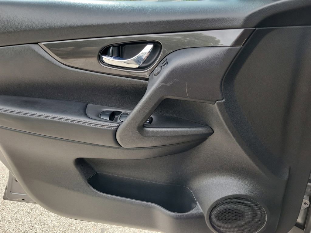 Certified 2020 Nissan Rogue SV FWD image 24