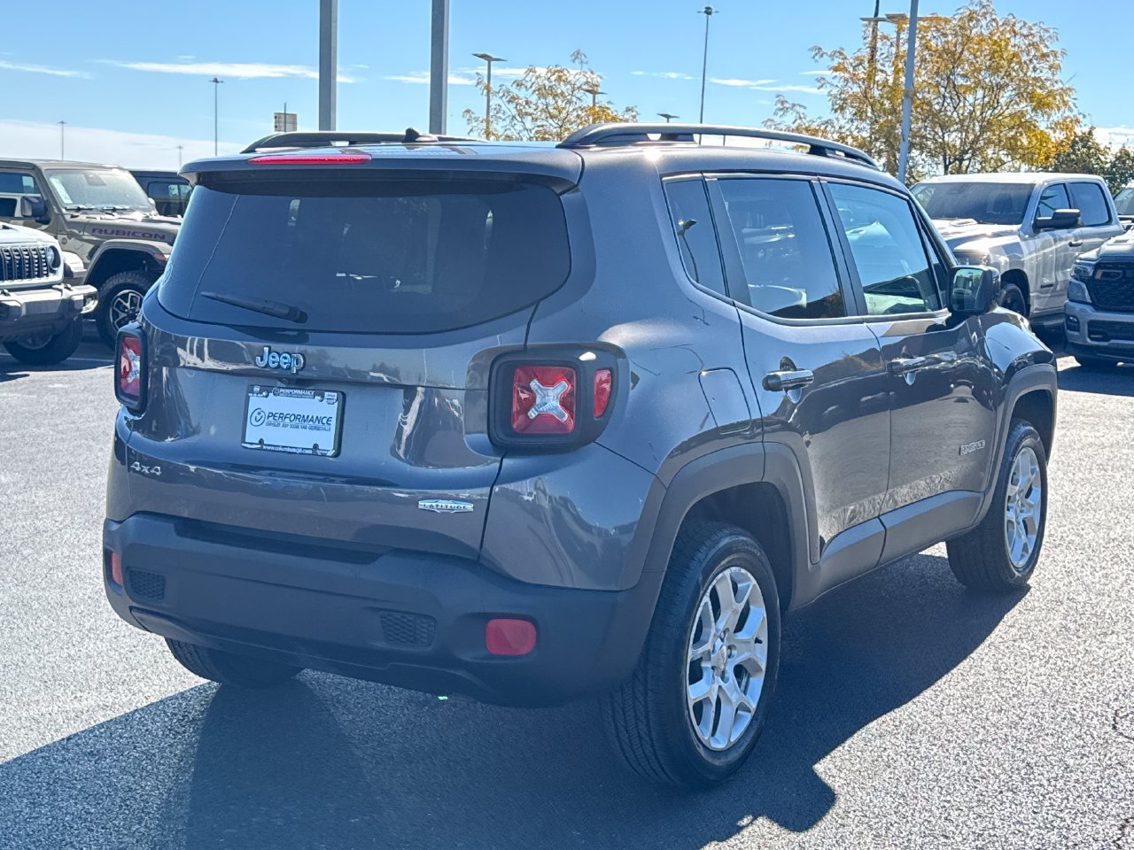 Used 2016 Jeep Renegade Latitude AWD/4WD image 3