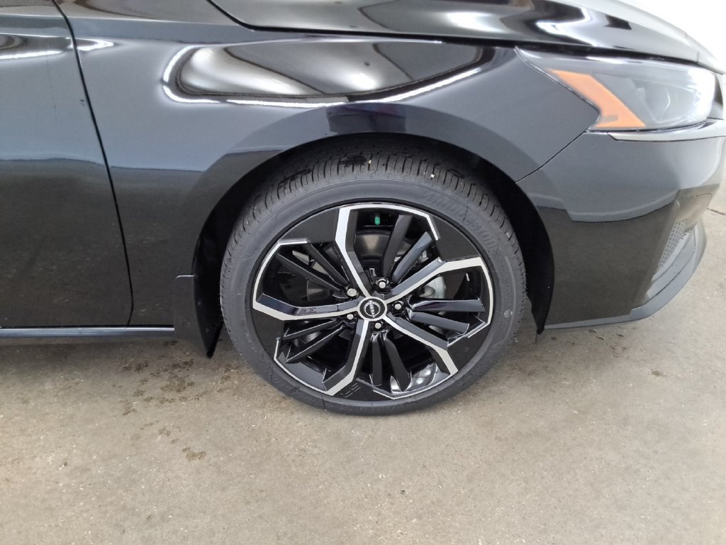Used 2025 Nissan Altima 2.5 SR w/ SR Premium Package FWD image 24