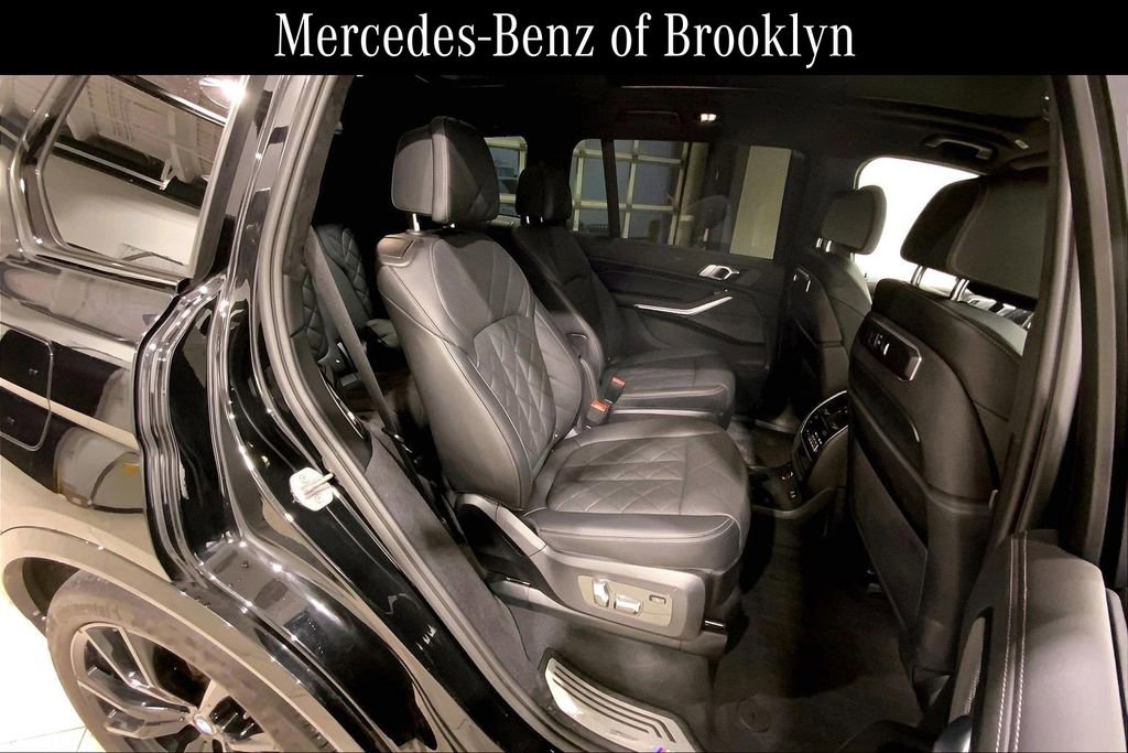Used 2024 BMW X7 xDrive40i w/ M Sport Package image 18