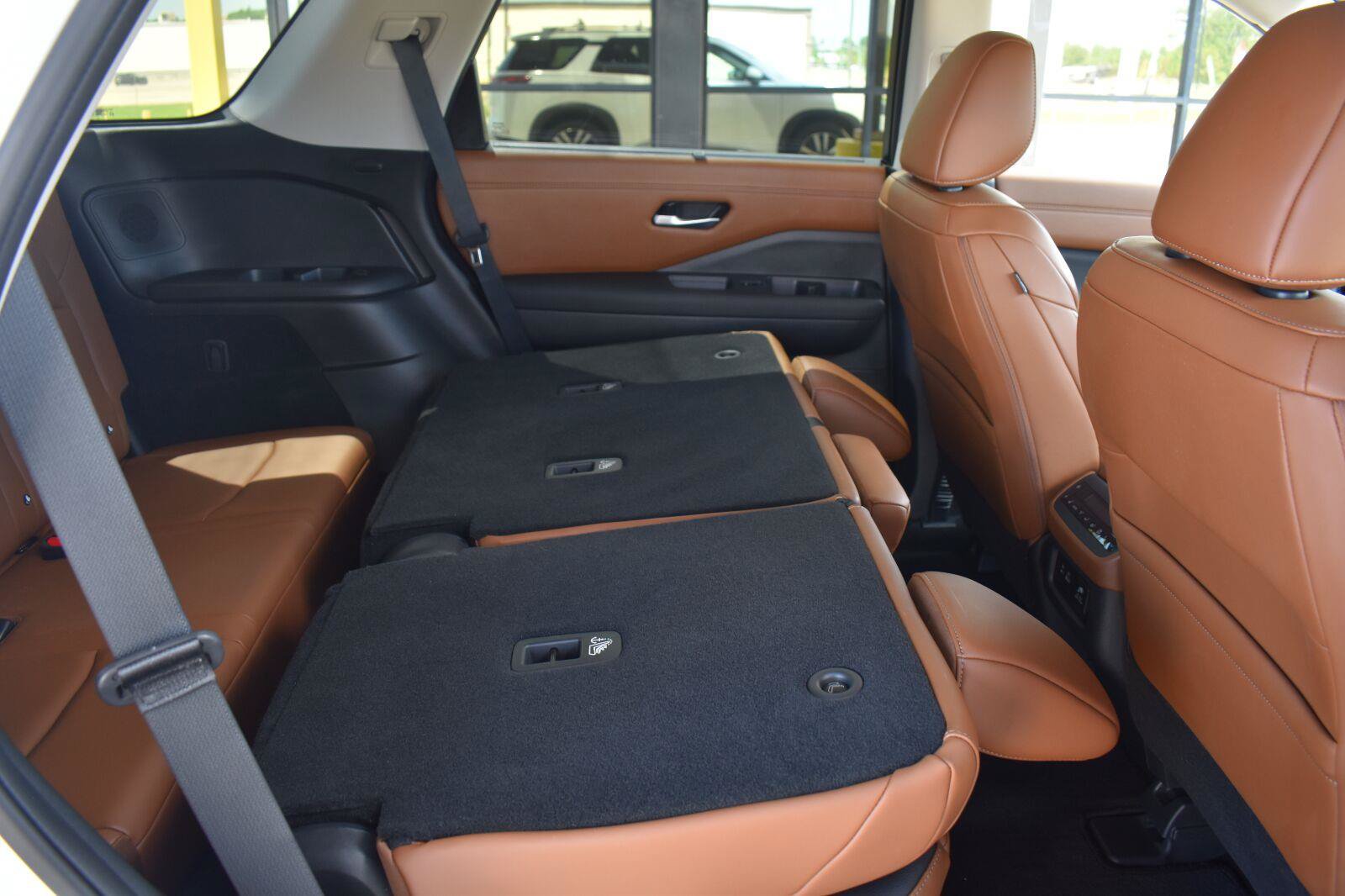 Used 2025 Nissan Pathfinder Platinum w/ Cargo Package FWD image 75
