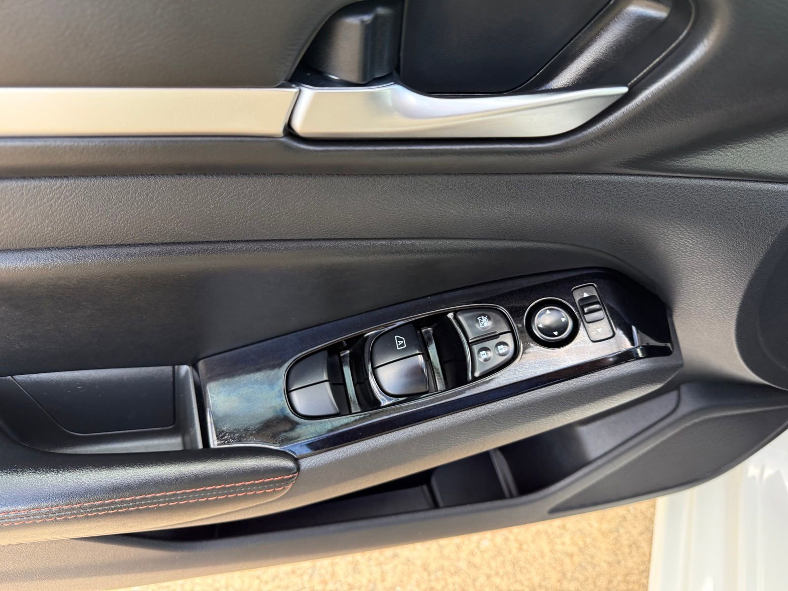 Used 2024 Nissan Altima 2.5 SR image 14